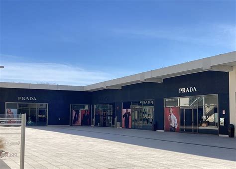 prada outlet fermo|Prada outlet chiude e saluta il Castagno .